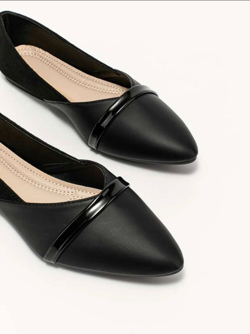 Black ballerina shoes